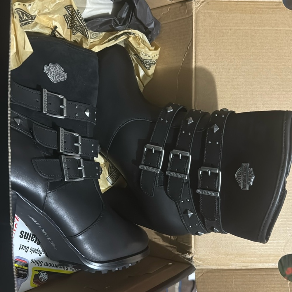 Motorcycle Harley Davison boots.